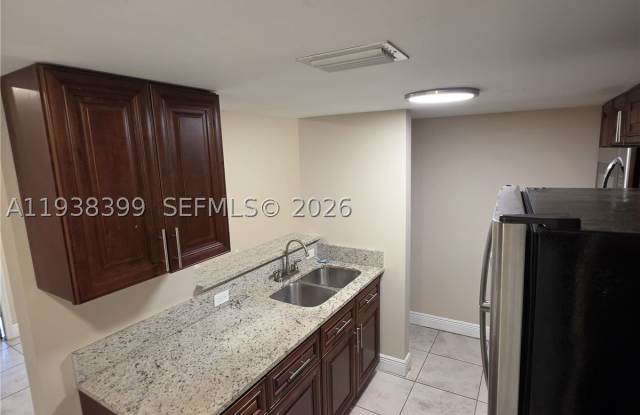 1990 NW 4th Ct Gallery 4