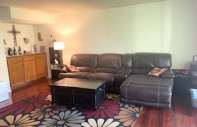 1046 Chelsea Ct Gallery 2