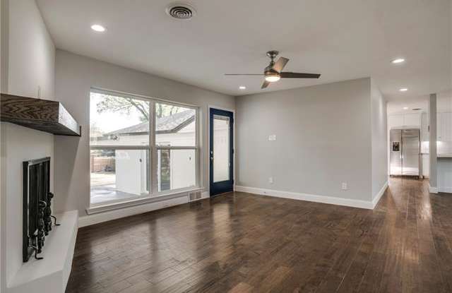 1728 W Red Bird Lane Gallery 4