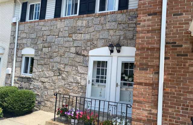 348 Dawson Lane - 348 Dawson Lane, Jericho, NY 11801