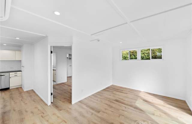 678 Glenneyre Street Gallery 4