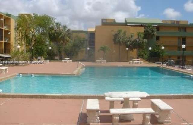 100 Fontainebleau Blvd photos photos