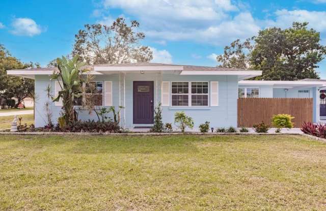 688 CONSTANCE ROAD - 688 Constance Road, Venice Gardens, FL 34293
