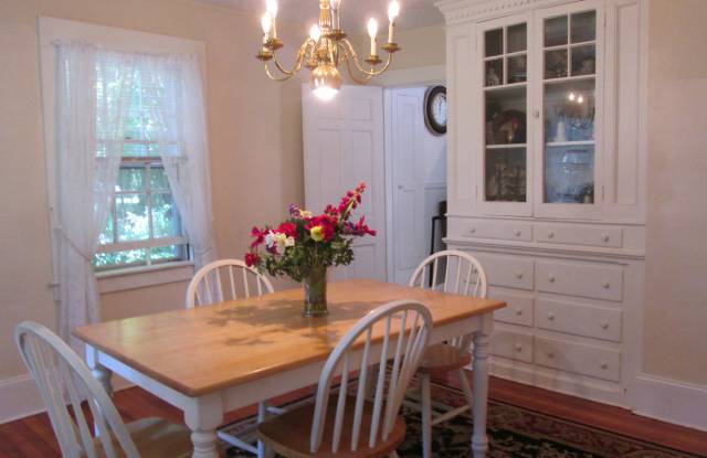 100 Davisville Rd Gallery 4