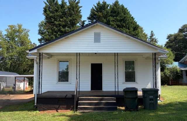 Newly renovated 2 bedroom house with large yard Gallery 1