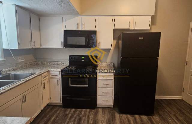 Updated 3 Bedroom, 1.5 Bathroom, Grace Tuxedo Beauty Available NOW! Gallery 3
