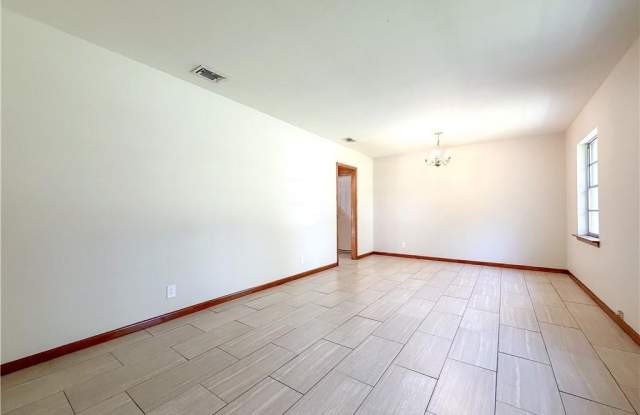 1254 Lake Circle W Gallery 3