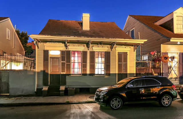 1030 Burgundy Street photos photos