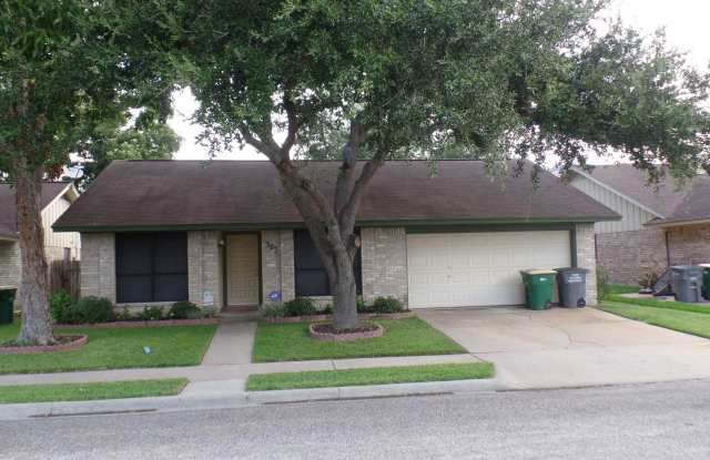 303 Londonderry - 303 Londonderry Dr, Victoria, TX 77901