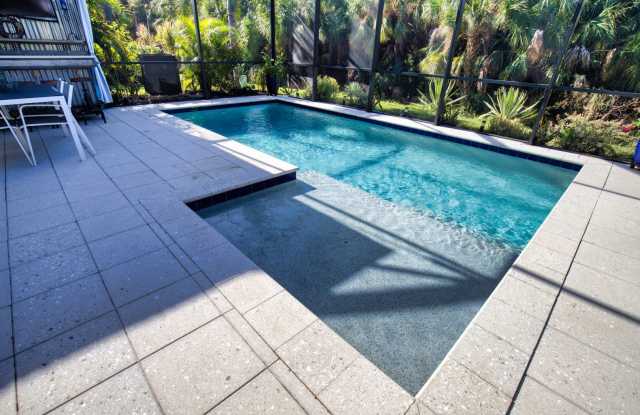Seasonal Short-Term 2 Bedroom 2 Bathroom Single Family Home in Venetian Golf & River Club! Gallery 3