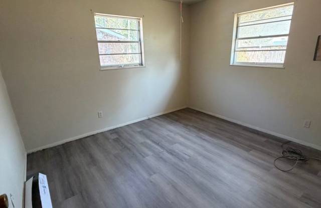 2 Bedroom 1 Bath Home for RENT Gallery 4