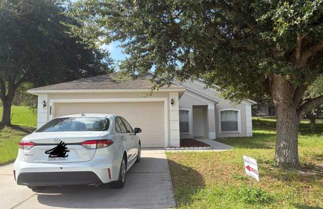 Spacious 3 Bd 2 Bth Home Available Now in Minneola! photos photos