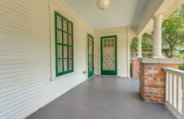 4-BEDROOM IN ALAMO HEIGHTS Gallery 4