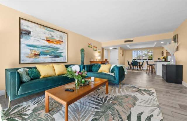 413 Augusta Boulevard unit: 302 photos photos