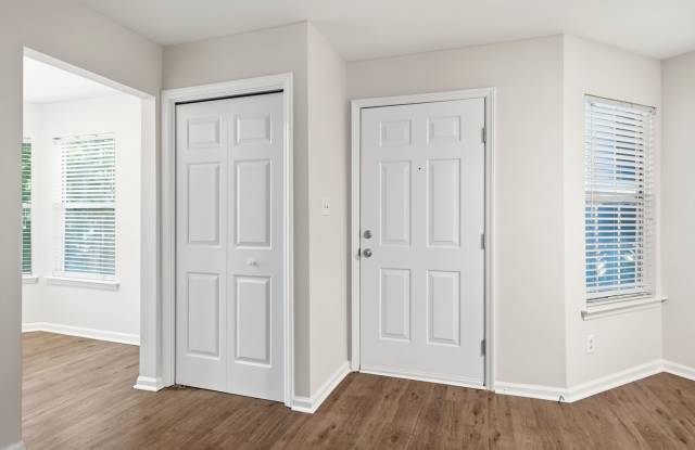 2-Bedroom Condo on the Sugar Creek Greenway! Gallery 4