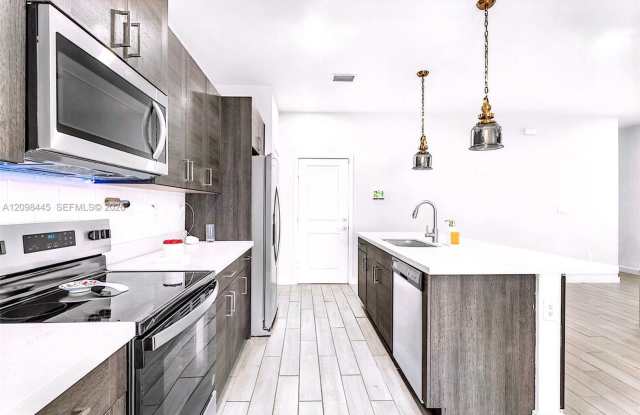 763 SE 18th Street, Homestead, FL 33034 - 5686 Gallery 1