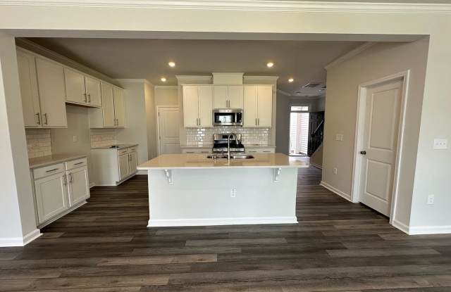 Room in 3 Bedroom Home at Arkose Dr Gallery 3