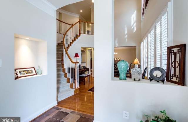 5689 TOWER HILL CIRCLE Gallery 3