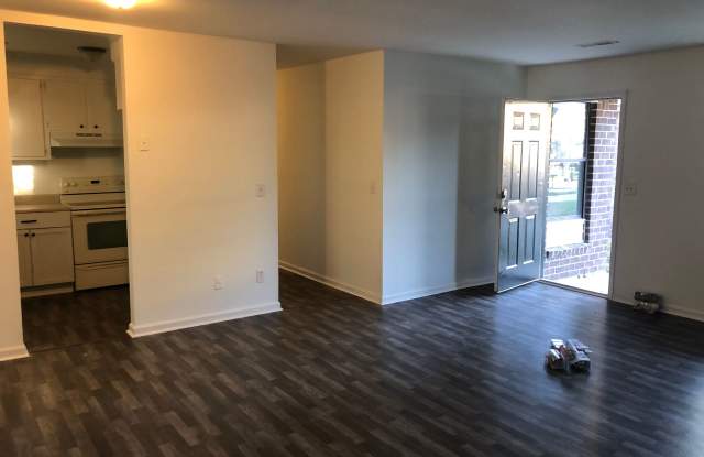 Huge 3 bed 2 full bath in Summerville! Gallery 2