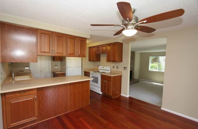 Ground floor condo at Evergreen Villa in Kirkland Gallery 3