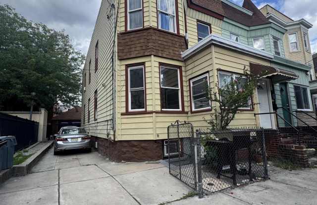 220 52ND ST photos photos