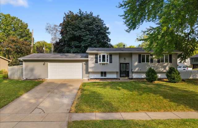 4 beds/2baths in Bettendorf, IA photos photos