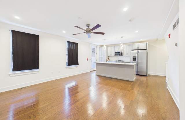 Beautiful modern bright 2 bed 1 bath with private patio photos photos