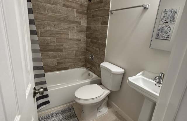 6005 Eads Street Northeast - 1 Gallery 3