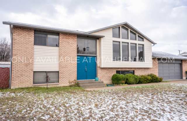 771 W 1700 N photos photos