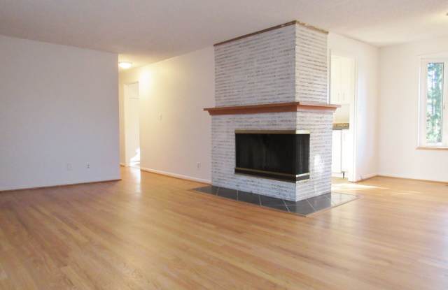 7300 38th Ave NE Gallery 4