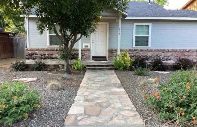 2-Bed, 2-Bath Cottage PENDING photos photos