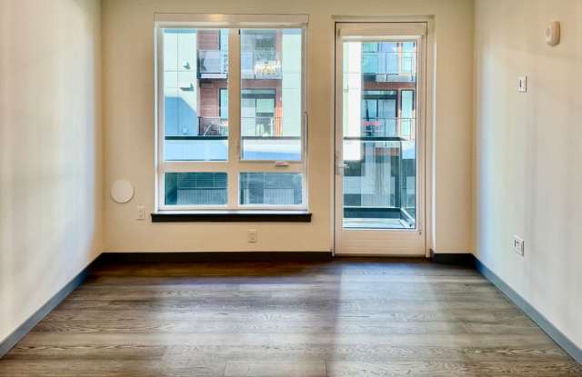 1 Bed + Den / 2 Bath Totem Lake Condo in Kirkland $2,595/month Gallery 4