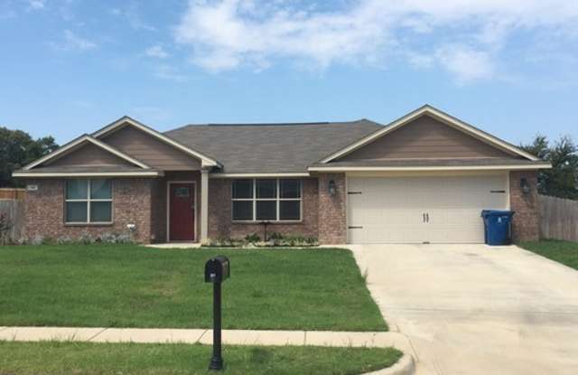 Available- JANUARY 2026- Single Family Home in Lindale ISD- Large Fenced in backyard - Safe neighborhood - pets ok - photos photos Available- JANUARY 2026- Single Family Home in Lindale ISD- Large Fenced in backyard - Safe neighborhood - pets ok - photos photos