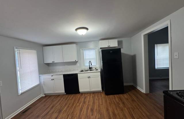 Remodeled 2 bedroom/ 2 bath home photos photos