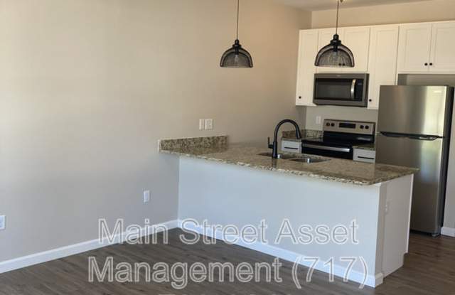 376 E Main St - 376 East Main Street, New Holland, PA 17557