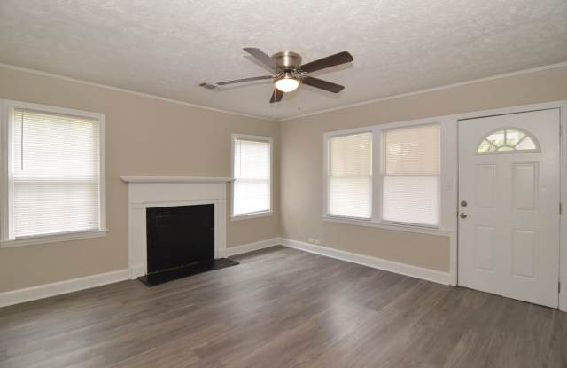 Charming 2-Bedroom Cottage with Bonus Room & Half-Acre Lot! Gallery 3