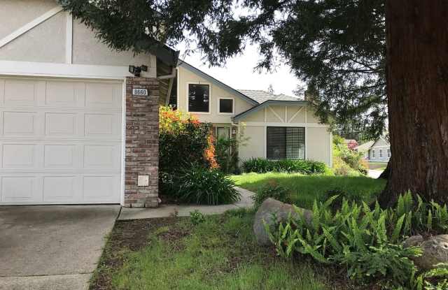 Large 4 bedroom 2.5 bath - 8660 Blue Jay Way, Citrus Heights, CA 95610