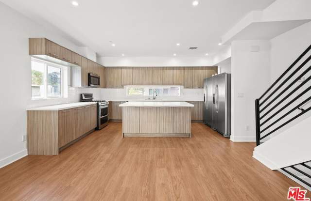 818 N Hobart Blvd photos photos