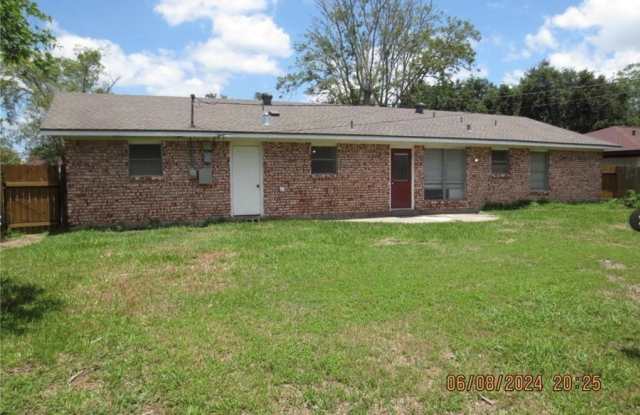 205 Avalon Drive - 205 Avalon Drive, Victoria, TX 77901