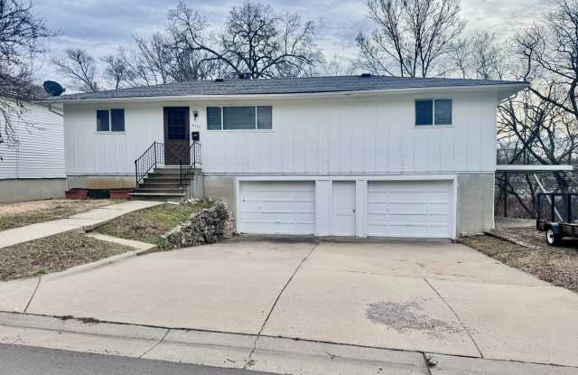 4 Bedroom Home Near KU Med photos photos