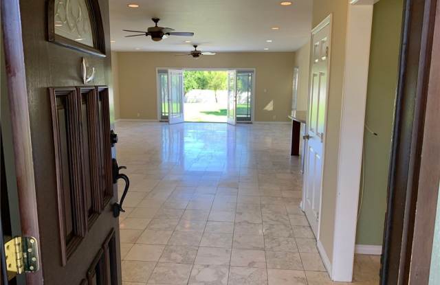 10064 Pico Vista Road Gallery 3