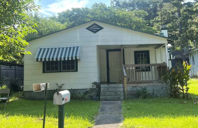 1027 South Leighton Avenue photos photos