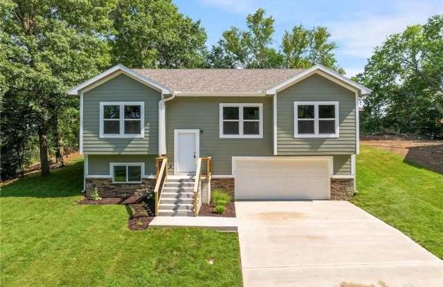 135 Cedar Court - 135 Cedar Court, Warrensburg, MO 64093