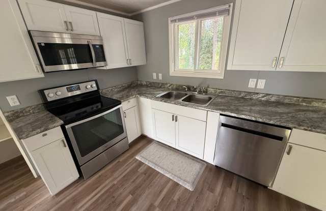 Three Bedroom, Two Bathroom Duplex Apartment Gallery 4