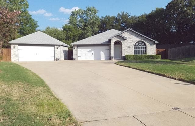 251 Enchanted Court - 251 Enchanted Court, Grand Prairie, TX 75050