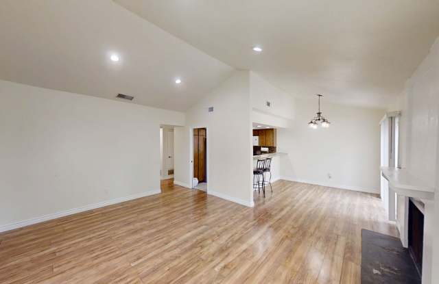 Charming 3 Bed Condo In Redlands Gallery 3