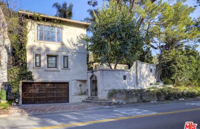 2880 NICHOLS CANYON Road Gallery 2