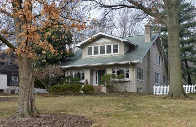 353 South Gore Avenue - 353 South Gore Avenue, Webster Groves, MO 63119
