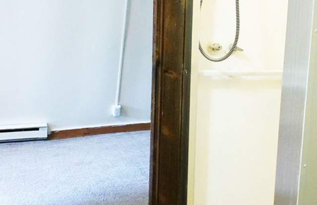 108 Dell St - Avail. 6/1/27 - Charming Efficiency-One Block From Shops, Eateries and Bus Line Gallery 4