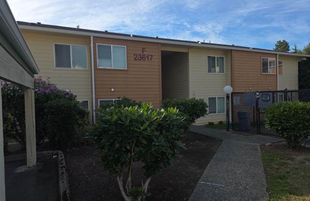 Kent east hill condo - 2 bedroom with vaulted ceiling, 2 bathrooms, ready for move in now! Gallery 1